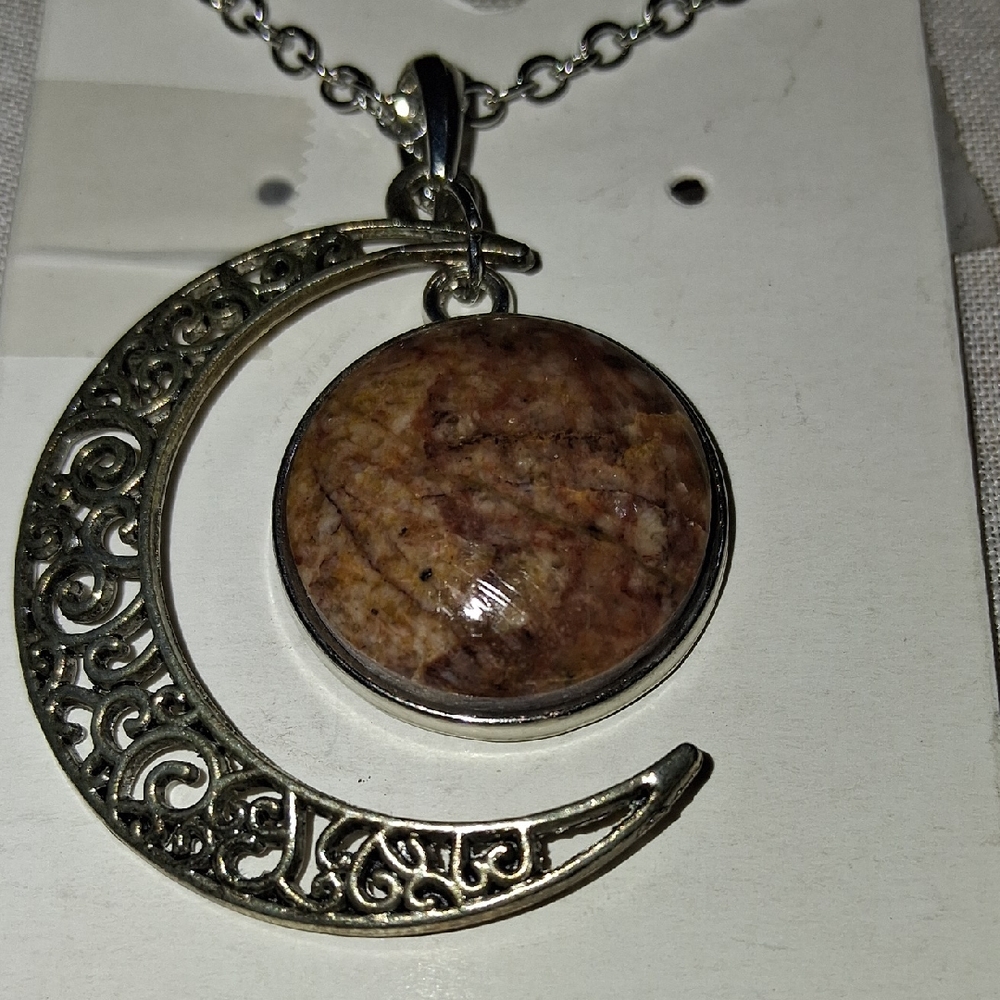 N007 Handmade Nebraska River Rock Crescent Moon Pendant Necklace